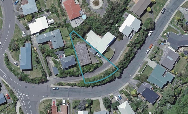 7 Somes Crescent, Newlands, Wellington - Carousel 1