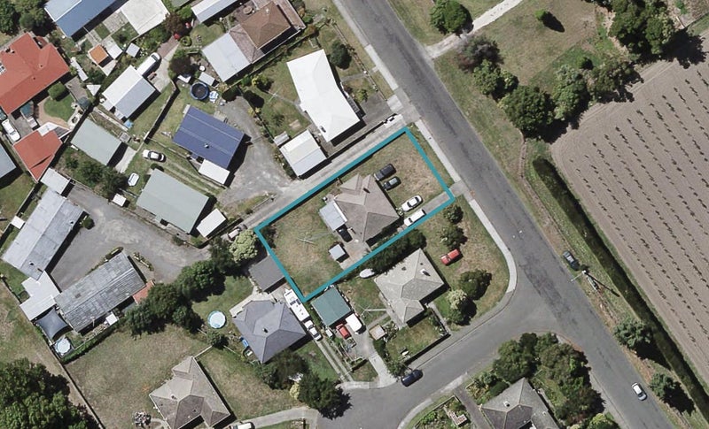 609 Collinge Road, Mayfair, Hastings - Carousel 1
