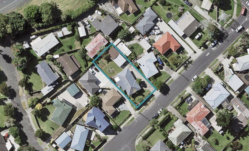 9 Tiraumea Drive, Pakuranga, Auckland - Carousel 1