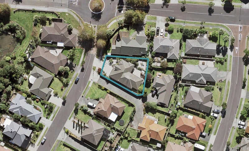 4 Carnelian Court, Westgate, Auckland - Carousel 1