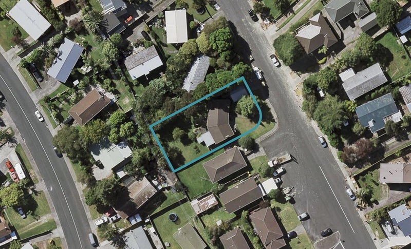 60 Totaravale Drive, Totara Vale, Auckland - Carousel 1