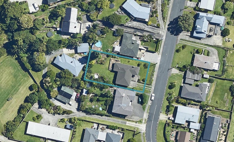 18 Landscape Road, Otumoetai, Tauranga - Carousel 1