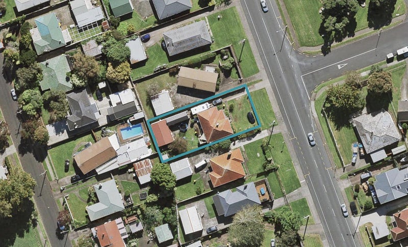 122 Coronation Road, Mangere Bridge, Auckland - Carousel 1