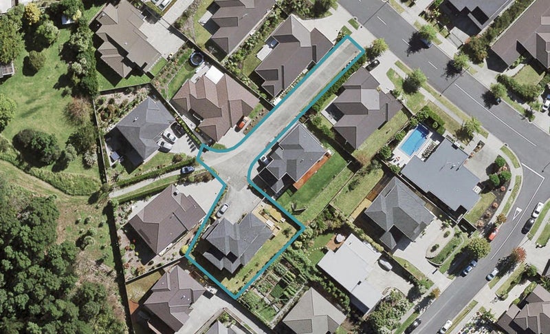 70 Lake Panorama Drive, Henderson Valley, Auckland - Carousel 1