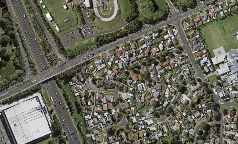 72 Sikkim Crescent, Clover Park, Auckland - Carousel 1