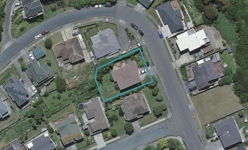 99 Victory Crescent, Tawa, Wellington - Carousel 1