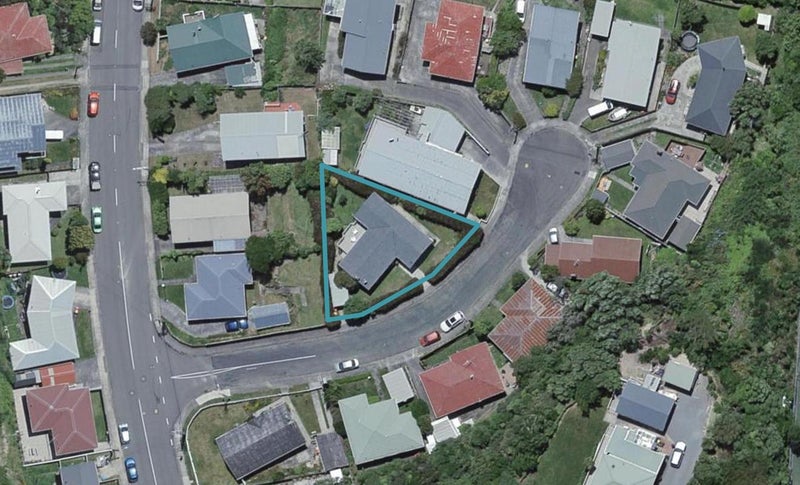 3 Beverley Grove, Paparangi, Wellington - Carousel 1