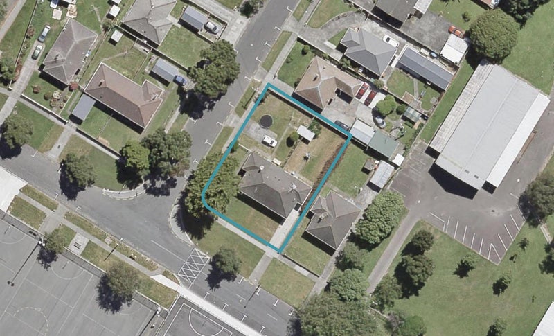 11 Tocker Street, Taita, Lower Hutt - Carousel 1