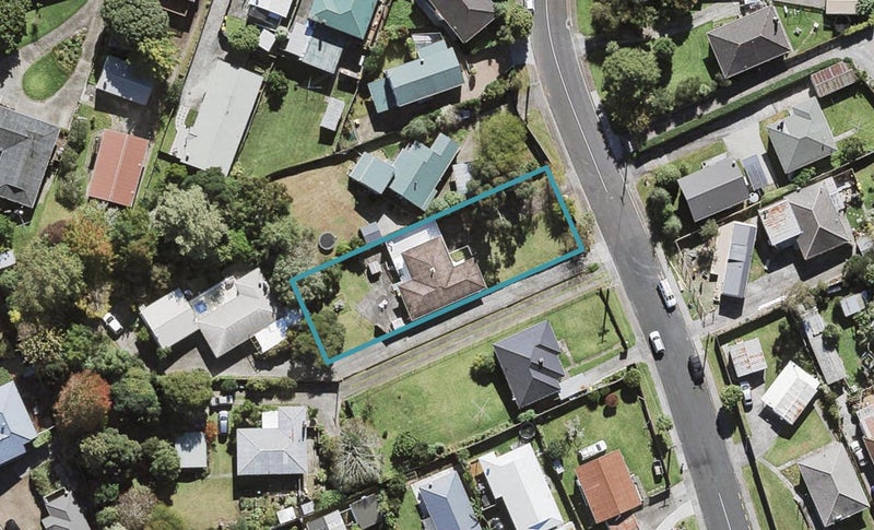 49 Amberley Avenue, Te Atatu South, Auckland - Carousel 1