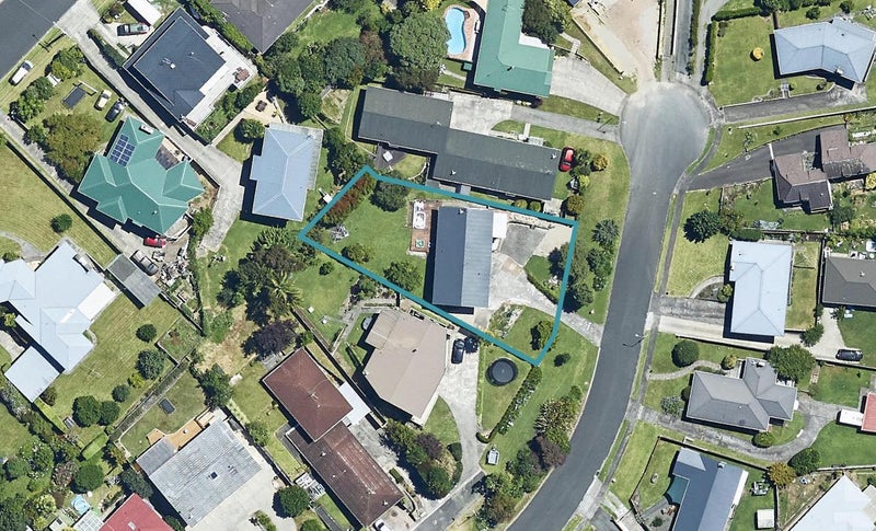 20 Highfield Crescent, Brookfield, Tauranga - Carousel 1