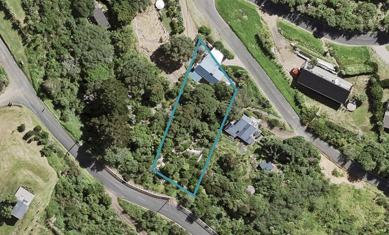 20 Seventh Avenue, Onetangi, Waiheke Island - Carousel 1