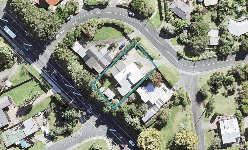 4 Hiwi Crescent, Stanmore Bay, Whangaparaoa - Carousel 1