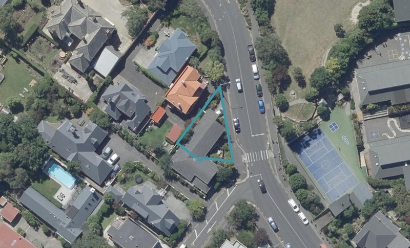 18 Balmacewen Road, Maori Hill, Dunedin - Carousel 1
