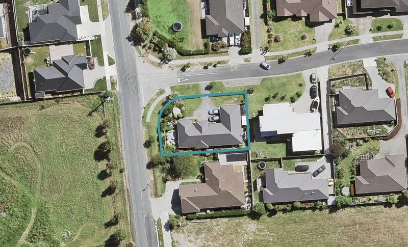 2 Maple Lane, Huapai, Kumeu - Carousel 1