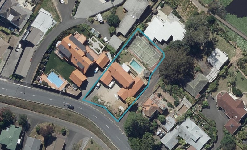 88 Lake Crescent, Hamilton Lake, Hamilton - Carousel 1