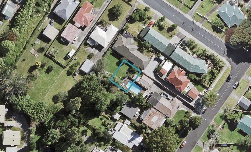 16D Brandon Road, Glen Eden, Auckland - Carousel 1