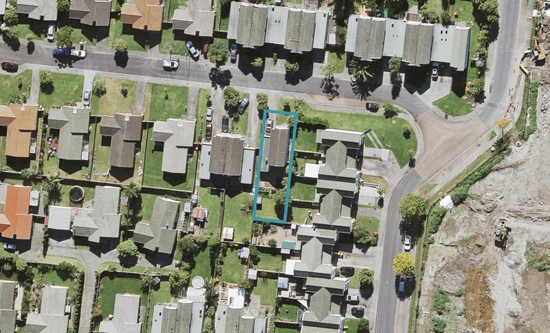 4 Kona Crescent, Henderson, Auckland - Carousel 1