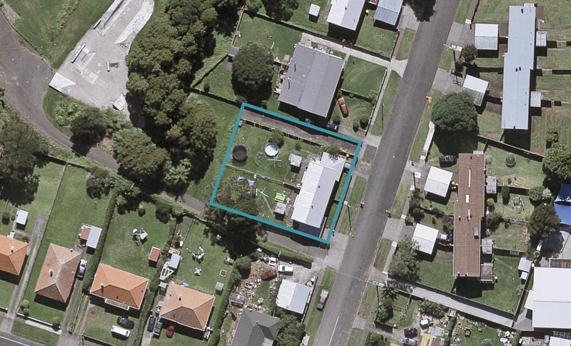 3 Cook Street, Marfell, New Plymouth - Carousel 1