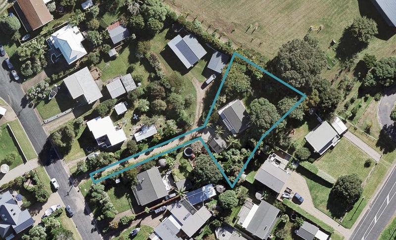 7 Esslin Road, Surfdale, Waiheke Island - Carousel 1