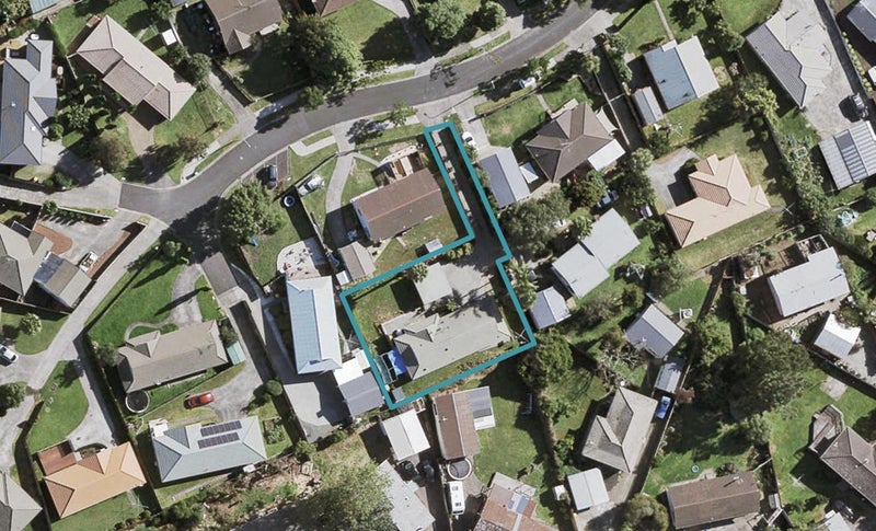 33 Rosemead Place, Randwick Park, Auckland - Carousel 1