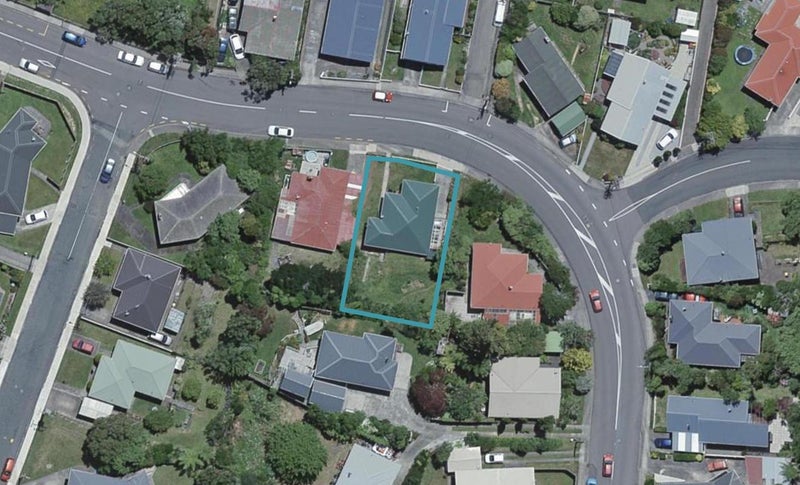 70 Beazley Avenue, Paparangi, Wellington - Carousel 1