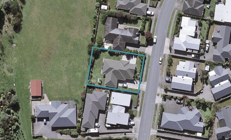 15 Montrose Place, Highlands Park, New Plymouth - Carousel 1