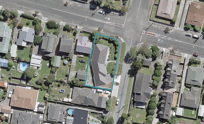 8 Saulbrey Grove, Woburn, Lower Hutt - Carousel 1