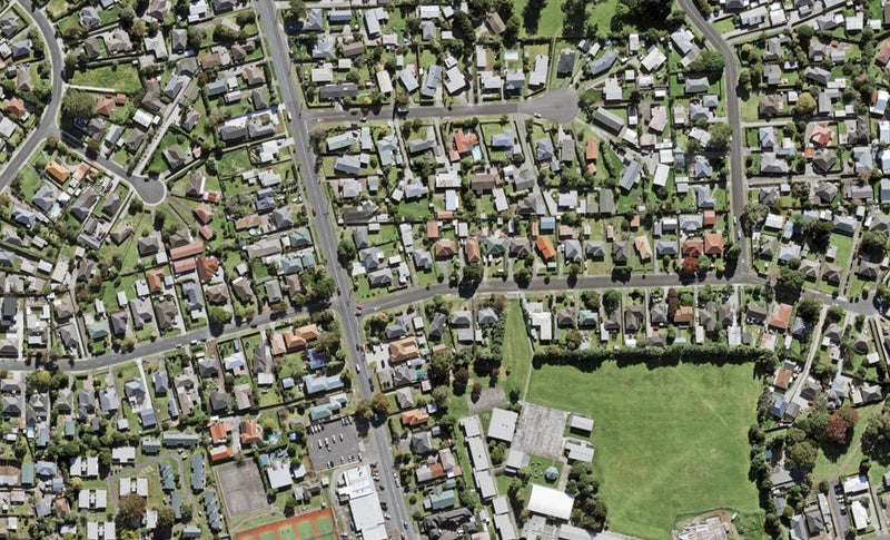 8/5 Hereford Street, Te Atatu Peninsula, Auckland - Carousel 1