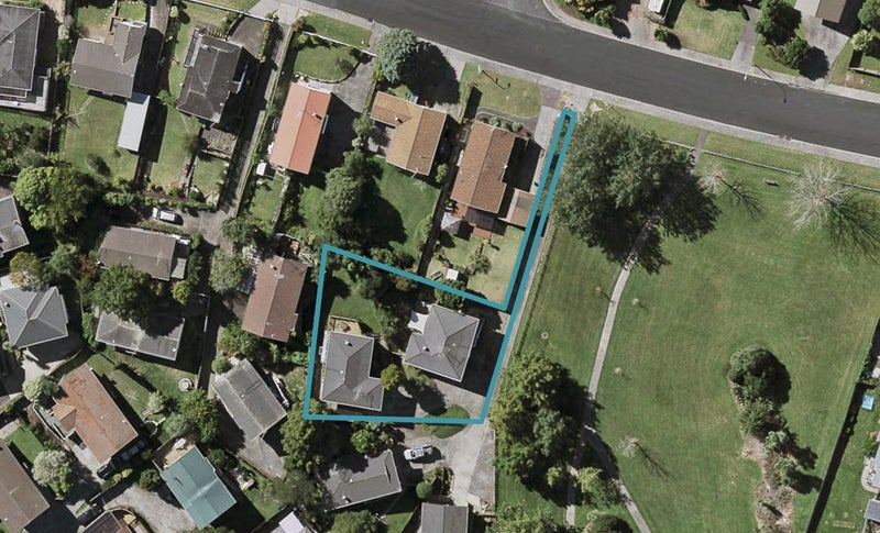 2/57 Athena Drive, Totara Vale, Auckland - Carousel 1