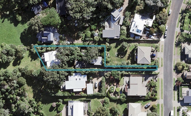 37 Kennedy Point Road, Surfdale, Waiheke Island - Carousel 1