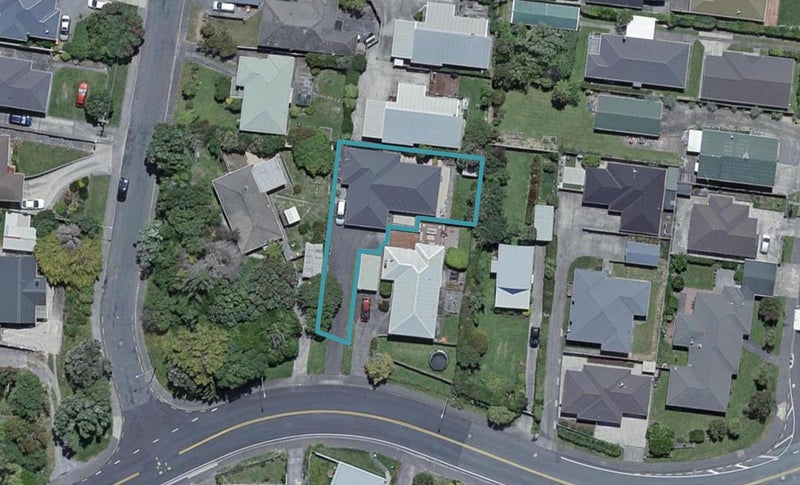 21 Horokiwi Road West, Newlands, Wellington - Carousel 1