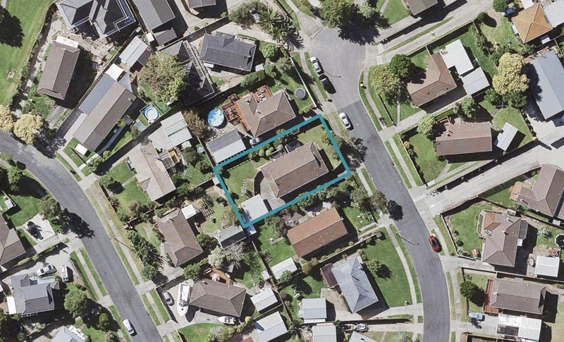 1/10 Lyren Place, Half Moon Bay, Auckland - Carousel 1