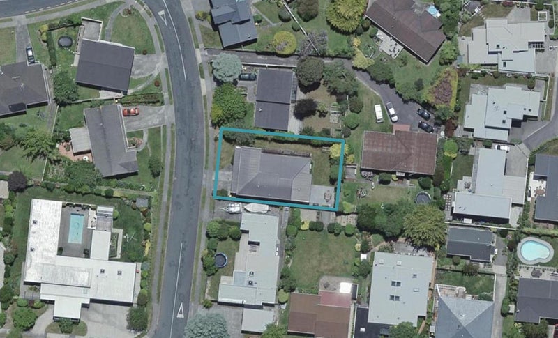 5 Bede Grove, Tawa, Wellington - Carousel 1