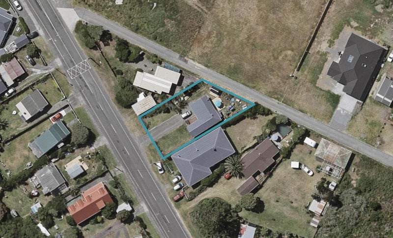 8 Rangiuru Road, Otaki Beach, Otaki - Carousel 1