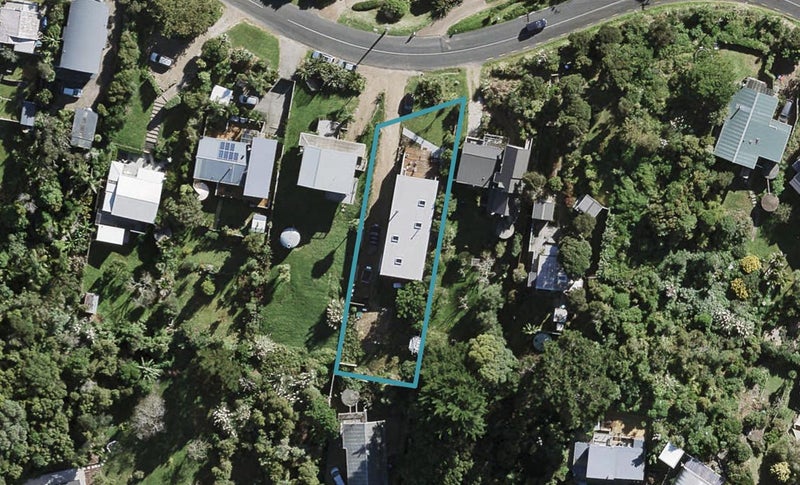 76 Queens Drive, Oneroa, Waiheke Island - Carousel 1