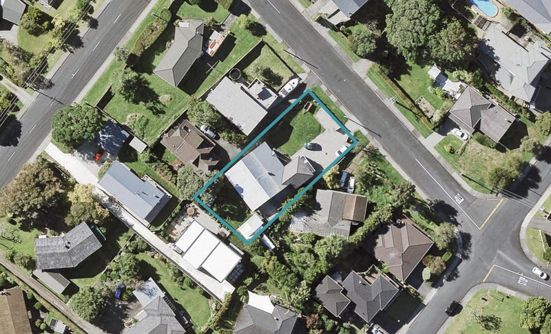 5 Avoca Road, Cockle Bay, Auckland - Carousel 1