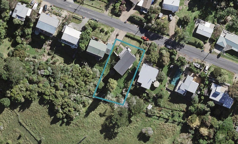 35 Tahatai Road, Oneroa, Waiheke Island - Carousel 1