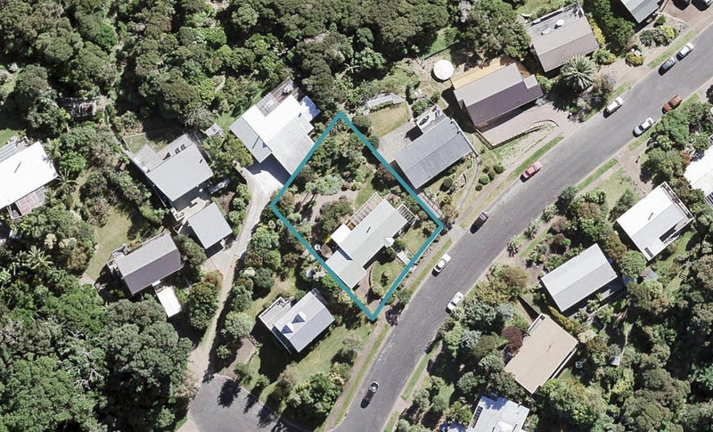 15 Kennedy Point Road, Surfdale, Waiheke Island - Carousel 1