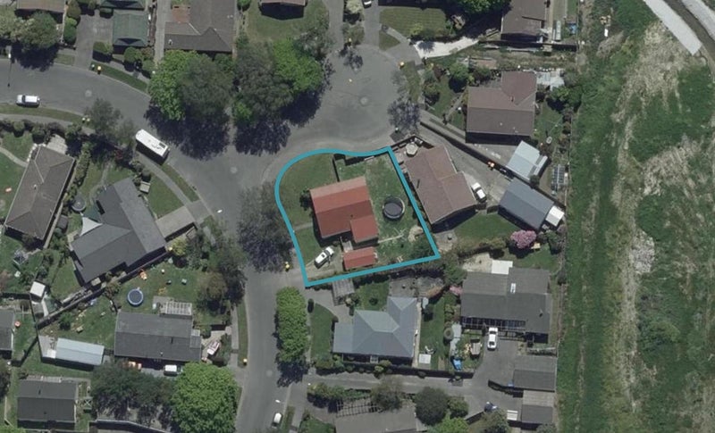 2 Leighton Place, Redwood, Christchurch - Carousel 1