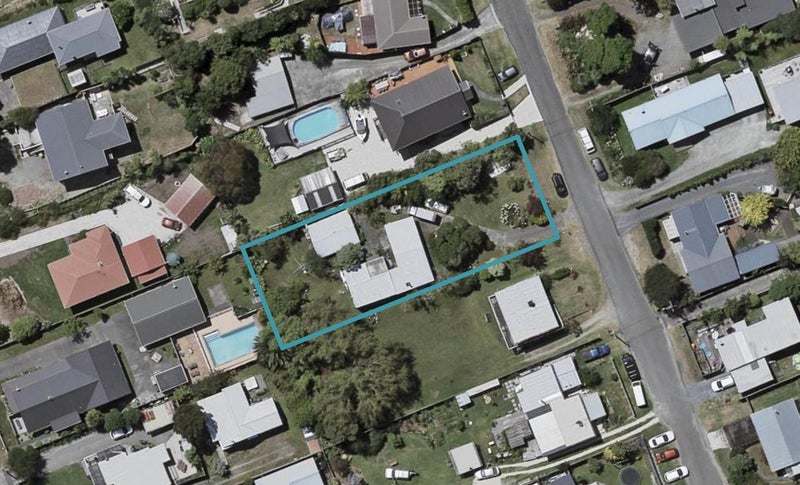 12 Ruru Road, Otaihanga, Paraparaumu - Carousel 1