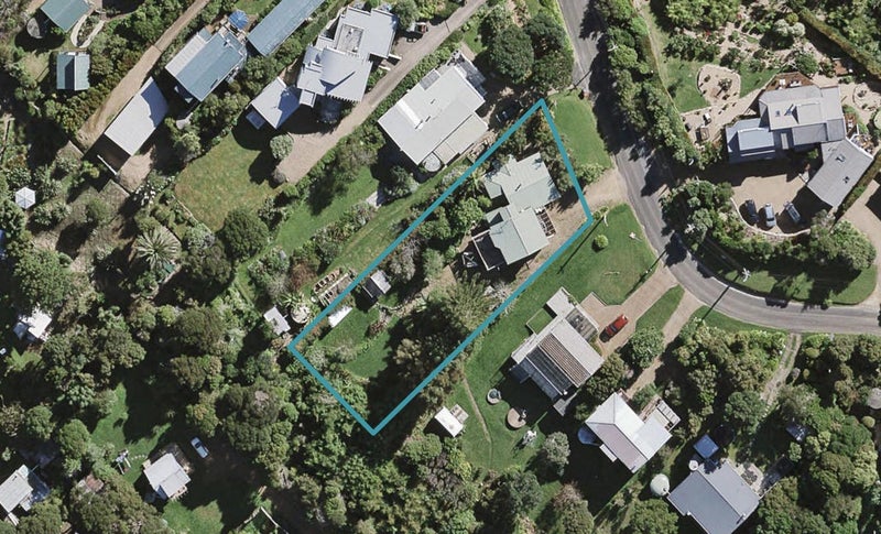 21 Tawa Street, Oneroa, Waiheke Island - Carousel 1