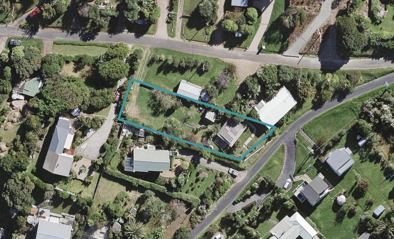 19 Marama Avenue, Surfdale, Waiheke Island - Carousel 1