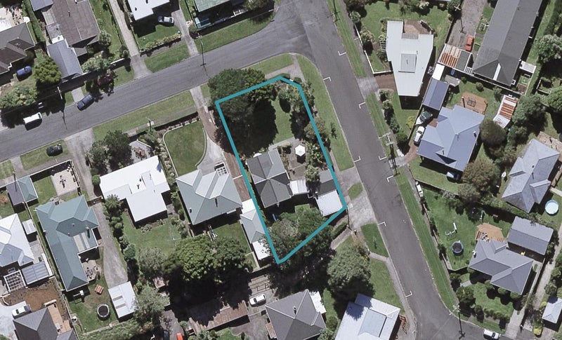 8 Broadmore Street, Vogeltown, New Plymouth - Carousel 1