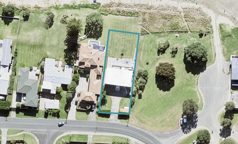 2/69 Laurence Street, Manly, Whangaparaoa - Carousel 1