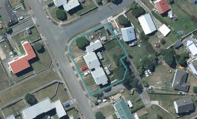 18A Matahourua Crescent, Cannons Creek, Porirua - Carousel 1
