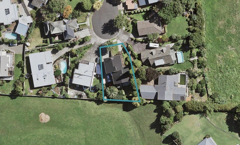 11 Alderton Place, Opaheke, Papakura - Carousel 1