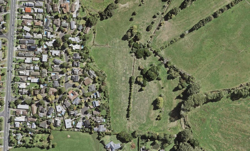 220 Otuwairoa Esplanade, Ōpaheke, Papakura - Carousel 1
