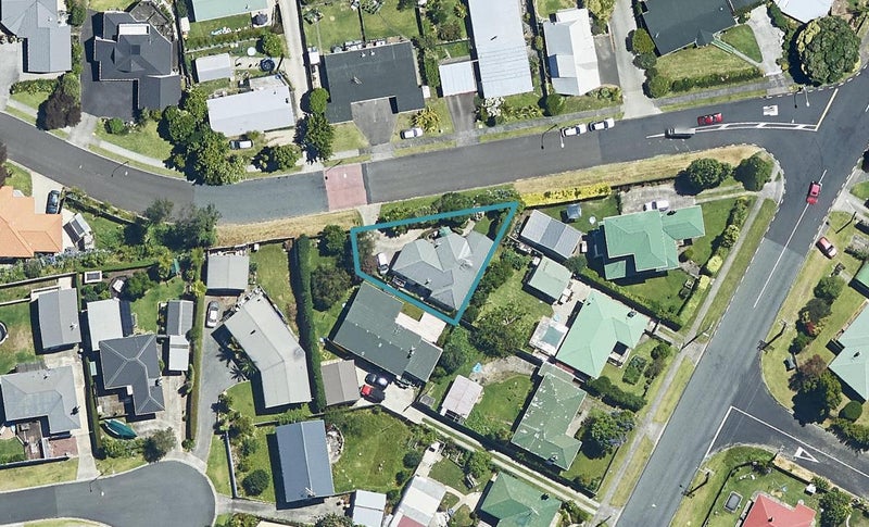 4 Winiata Street, Brookfield, Tauranga - Carousel 1