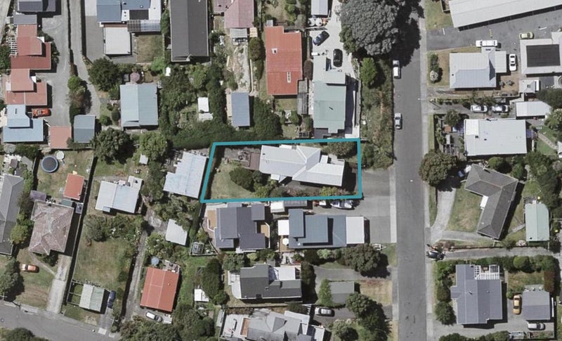 8 Bluegum Road, Paraparaumu Beach, Paraparaumu - Carousel 1