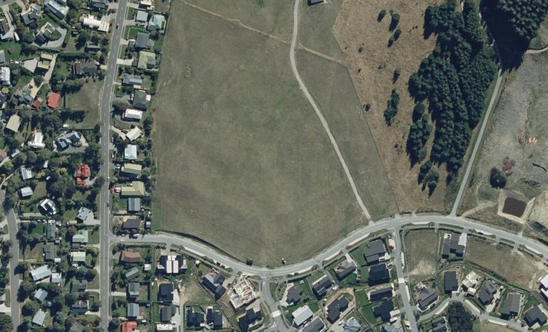 3 Fenton Avenue, WANAKA - Carousel 1